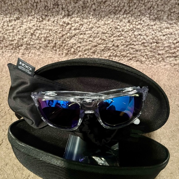 Oakley Spectrum Sunglasses New with turtle case & black carrying case! Gorgeous! - Picture 4 of 14
